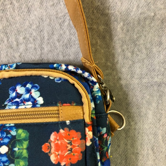 NWOT - Navy Floral Fanny Pack / Shoulder Bag - Picture 2 of 16